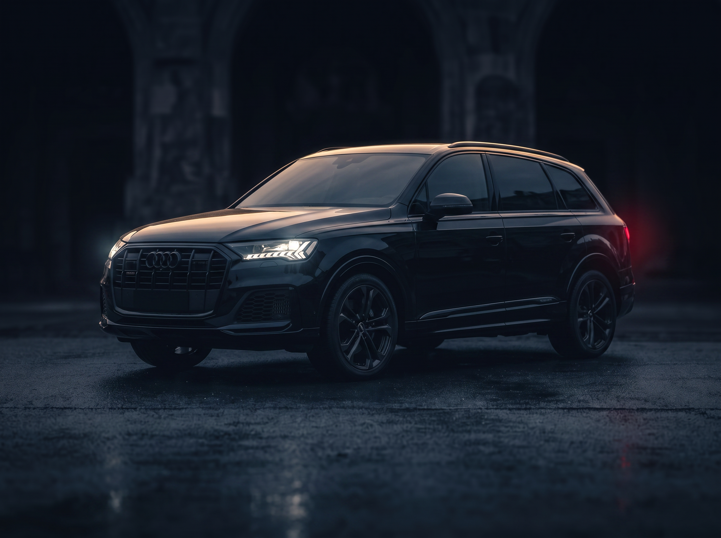 Front three-quarter view of the black Audi Q7 at night