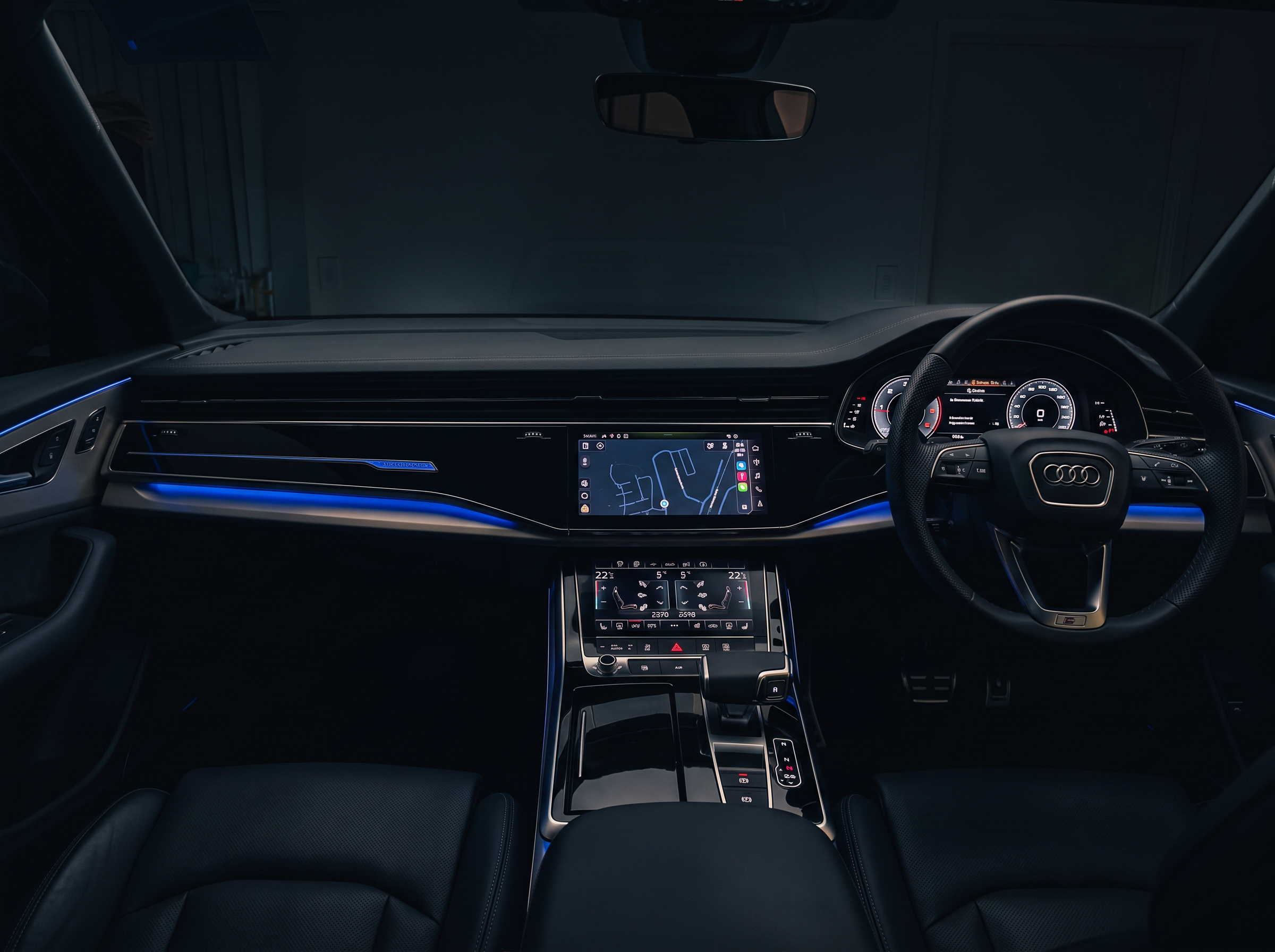 Audi Q7 dashboard and ambient lighting
